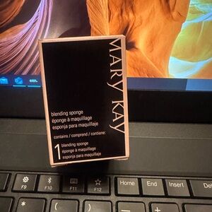 Mary Kay Blending Sponge - Black and Pink